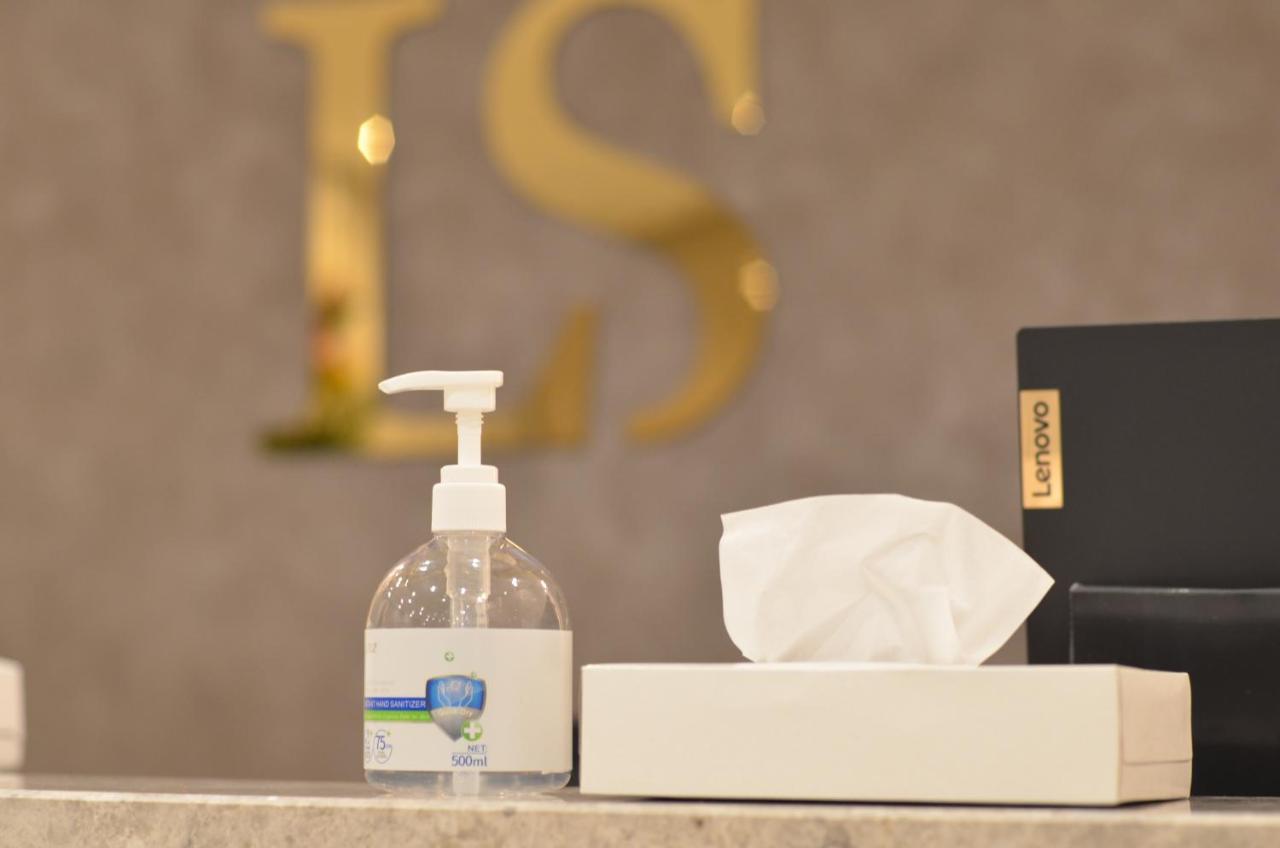 The Lodge Suites Al Manamah Esterno foto