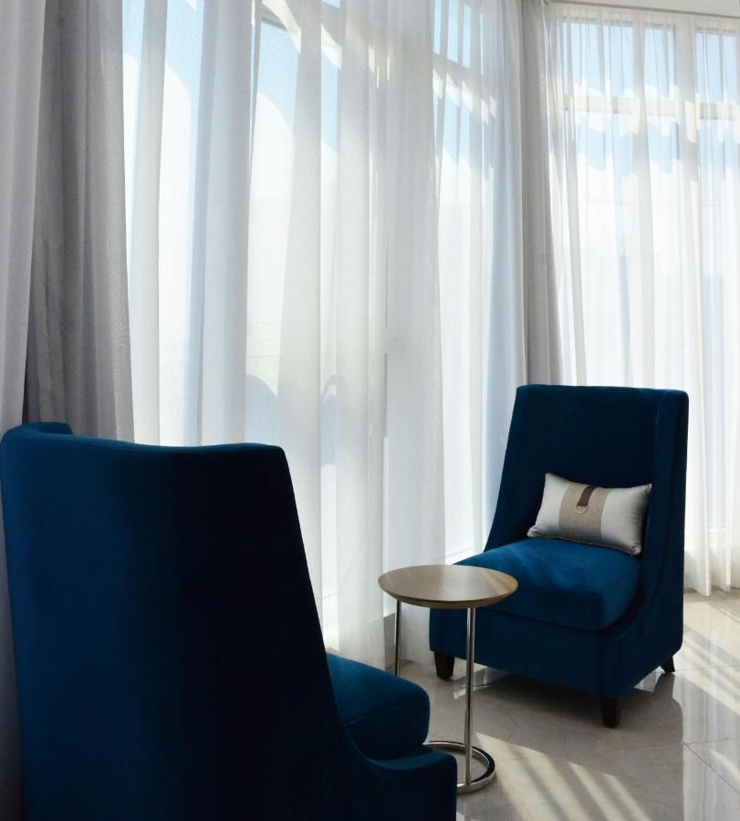 The Lodge Suites Al Manamah Esterno foto