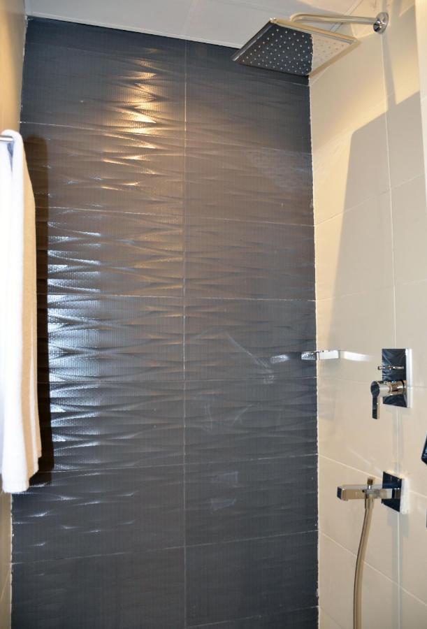 The Lodge Suites Al Manamah Esterno foto